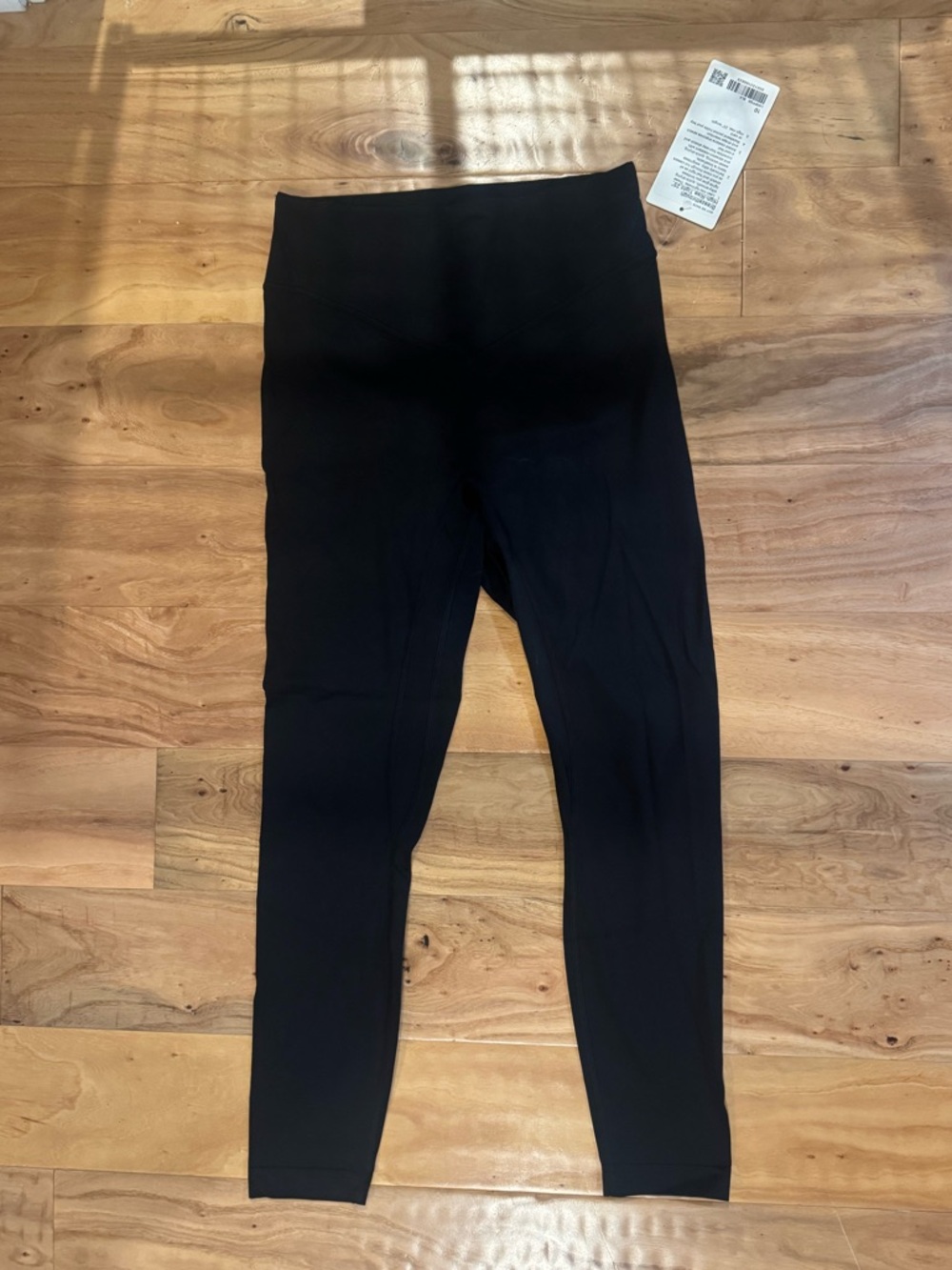 Lululemon Breezethrough HR Tight 25” - Picture 2 of 4